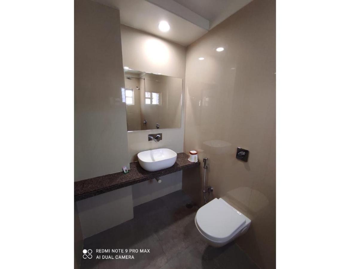 Hotel Dwarka, Nagpur Buitenkant foto