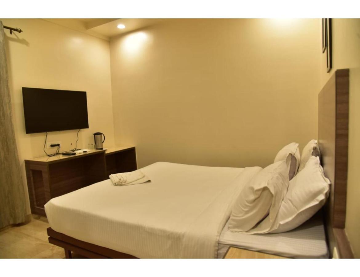 Hotel Dwarka, Nagpur Buitenkant foto