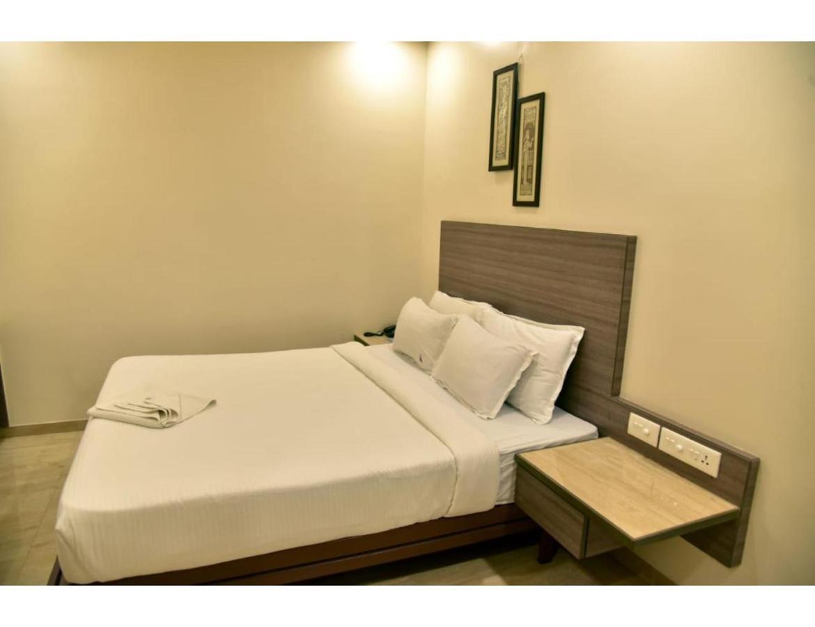 Hotel Dwarka, Nagpur Buitenkant foto